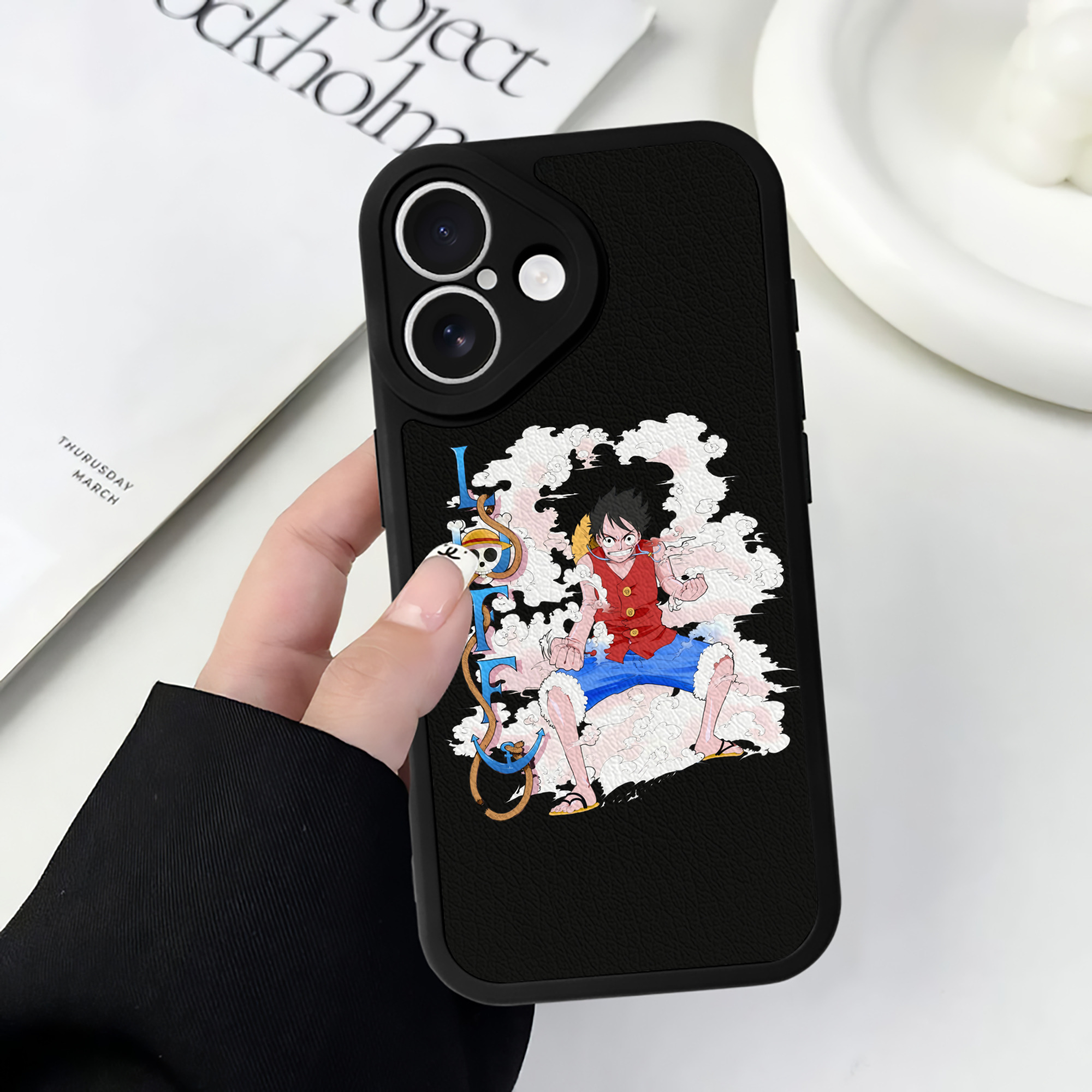 （画像用） ワンピース モンキー・D・ルフィ ONE PIECE Monkey D. Luffy 【iPhone 16シリーズ対応】シリコンスマホケース（レザー調） 材質：シリコン